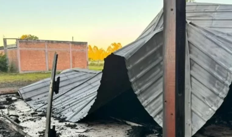 SE INCENDIÓ UN DESTACAMENTO POLICIAL DEL PRIAR EN EL INTERIOR