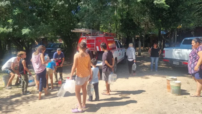 CORRIENTES: VECINOS DENUNCIAN QUE HACE MÁS UNA SEMANA NO TIENEN AGUA POTABLE