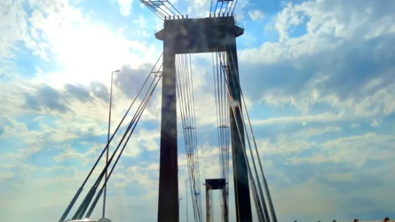 CORRIENTES: UN COLECTIVERO IMPIDIÓ QUE UN JOVEN SALTE DESDE EL PUENTE