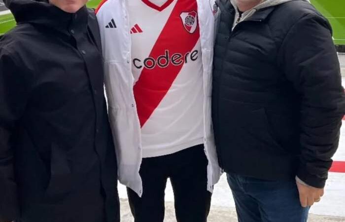 SE FILTRÓ LA PRIMERA FOTO DEL HUEVO ACUÑA CON LA CAMISETA DE RIVER