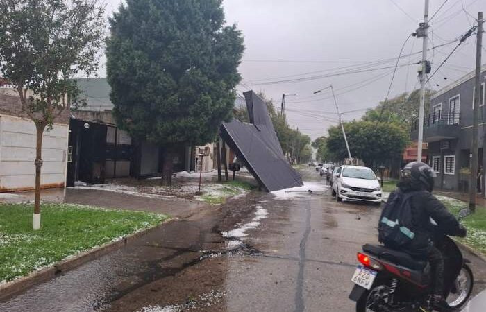 INUNDACIONES, GRANIZO, TECHOS Y POSTES CAÍDOS POR LA TORMENTA EN AMBA