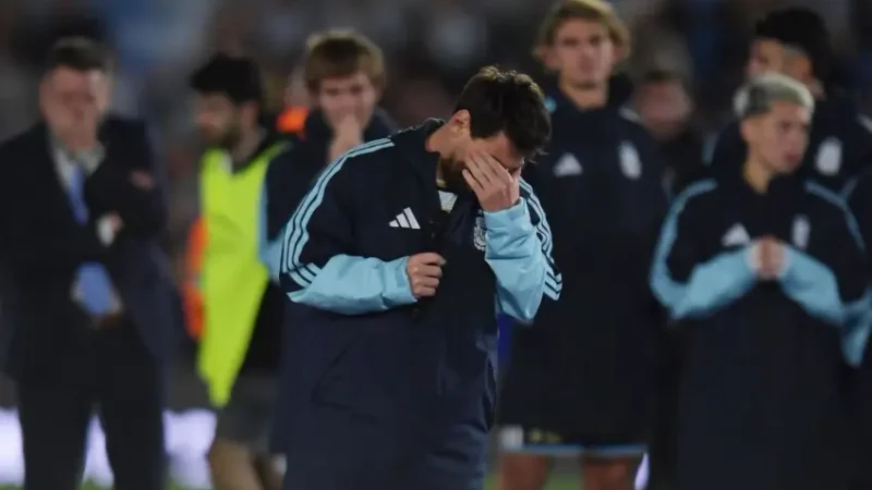 EL EMOTIVO DISCURSO FINAL DE MESSI: «NO ME QUIERO IR DE ACÁ»