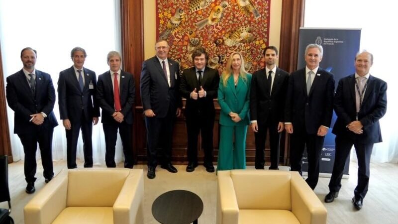 MILEI TRAE DE FRANCIA INVERSIONES Y EL RECONOCIMIENTO COMO «EL MÁS INFLUYENTE»